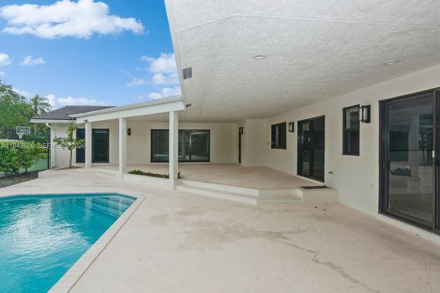 15405 SW 73rd Ct, Palmetto Bay, FL 33157