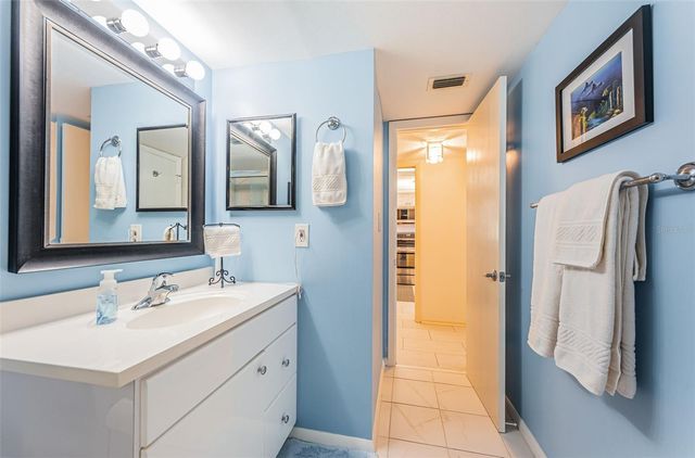 4725 COVE CIRCLE 808, St Petersburg, FL 33708