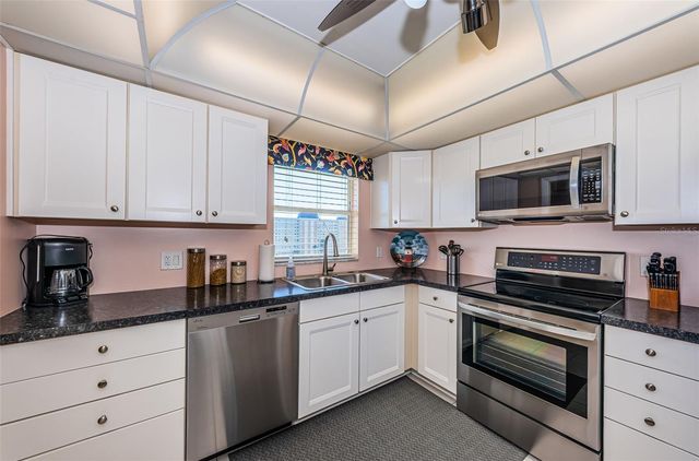 4725 COVE CIRCLE 808, St Petersburg, FL 33708