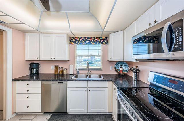 4725 COVE CIRCLE 808, St Petersburg, FL 33708