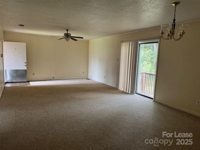 1237 15th Avenue NW, Hickory, NC 28601