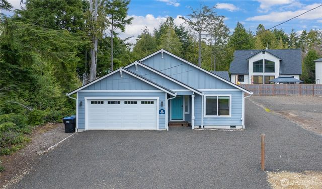 33 Butterfly Lane, Pacific Beach, WA 98571