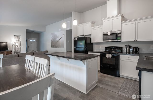 33 Butterfly Lane, Pacific Beach, WA 98571