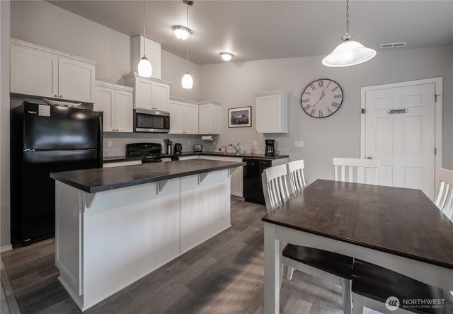 33 Butterfly Lane, Pacific Beach, WA 98571