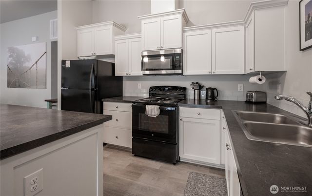 33 Butterfly Lane, Pacific Beach, WA 98571