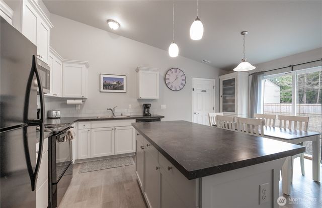 33 Butterfly Lane, Pacific Beach, WA 98571