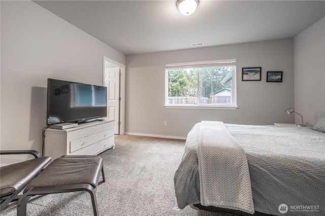 33 Butterfly Lane, Pacific Beach, WA 98571