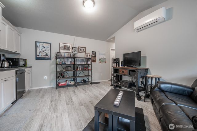 33 Butterfly Lane, Pacific Beach, WA 98571