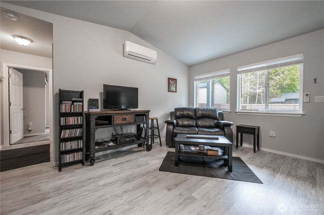 33 Butterfly Lane, Pacific Beach, WA 98571