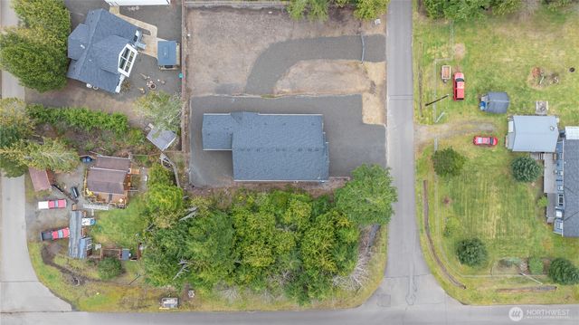 33 Butterfly Lane, Pacific Beach, WA 98571