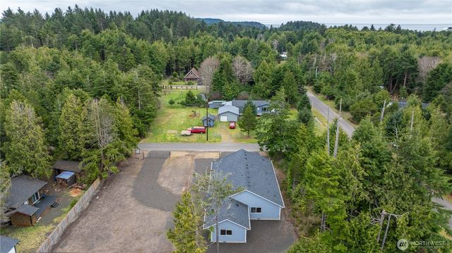 33 Butterfly Lane, Pacific Beach, WA 98571