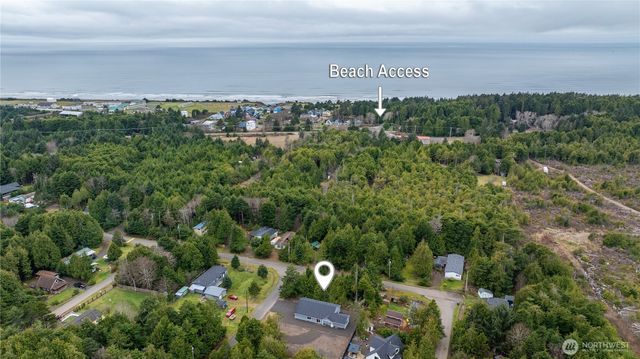 33 Butterfly Lane, Pacific Beach, WA 98571