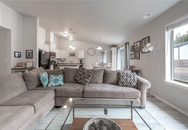 33 Butterfly Lane, Pacific Beach, WA 98571