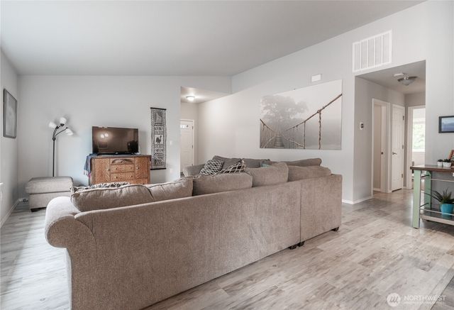 33 Butterfly Lane, Pacific Beach, WA 98571