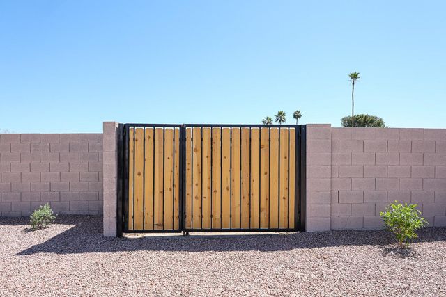 12009 N 34th Street, Phoenix, AZ 85028