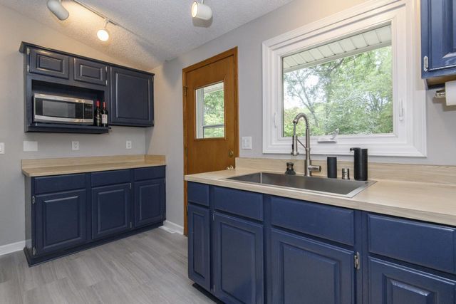 621 S Greenfield AVENUE, Waukesha, WI 53186