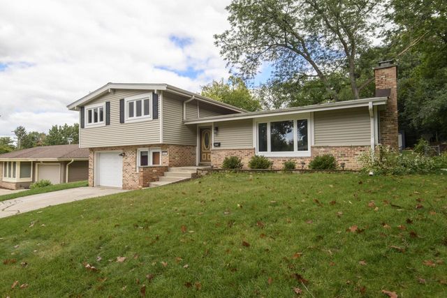 621 S Greenfield AVENUE, Waukesha, WI 53186