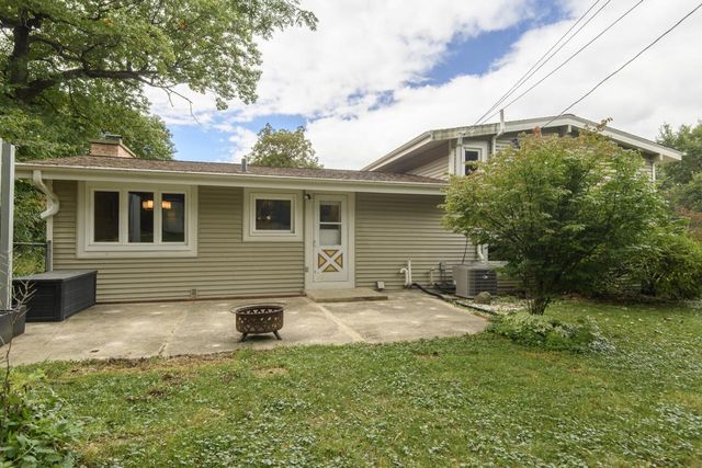 621 S Greenfield AVENUE, Waukesha, WI 53186