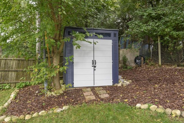 621 S Greenfield AVENUE, Waukesha, WI 53186