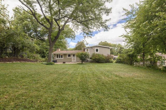 621 S Greenfield AVENUE, Waukesha, WI 53186