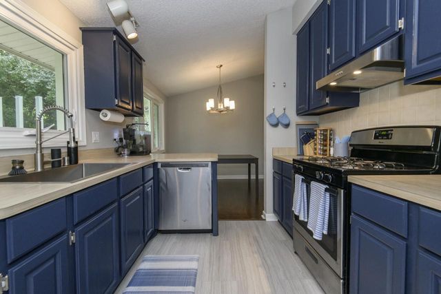 621 S Greenfield AVENUE, Waukesha, WI 53186