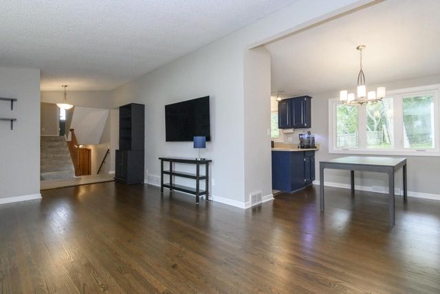 621 S Greenfield AVENUE, Waukesha, WI 53186