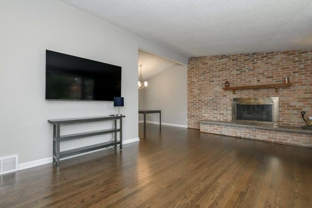 621 S Greenfield AVENUE, Waukesha, WI 53186