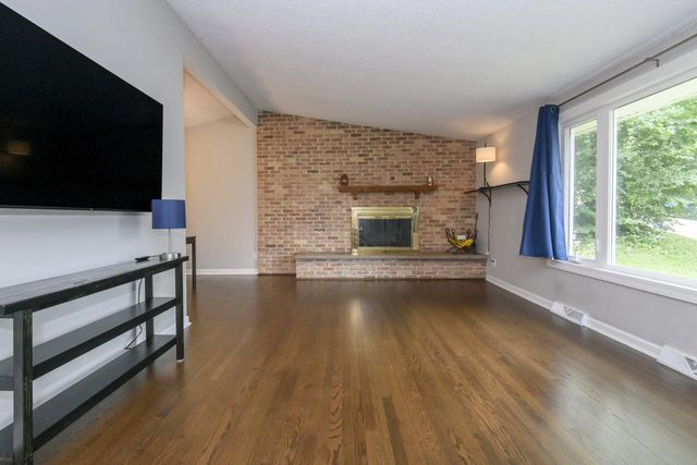 621 S Greenfield AVENUE, Waukesha, WI 53186