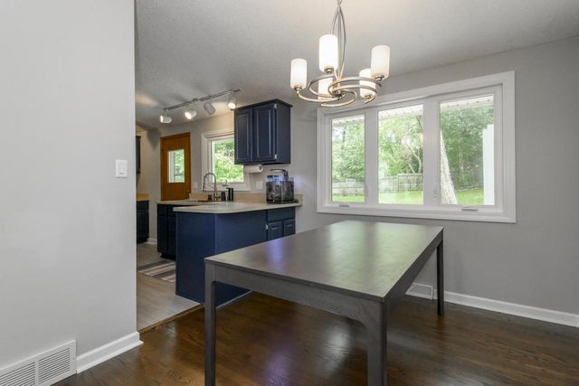 621 S Greenfield AVENUE, Waukesha, WI 53186