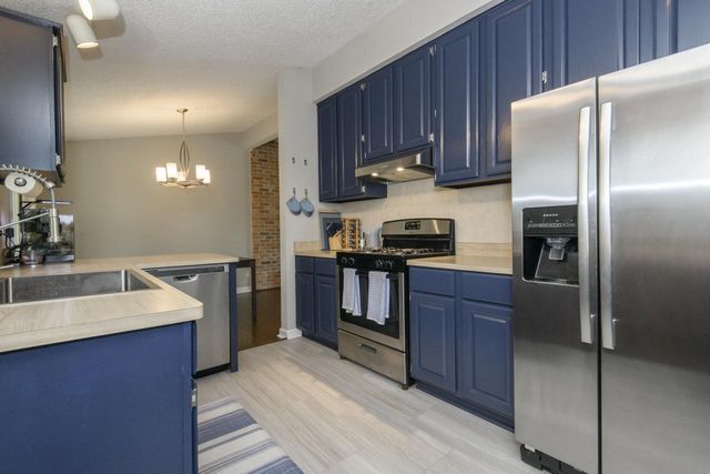 621 S Greenfield AVENUE, Waukesha, WI 53186