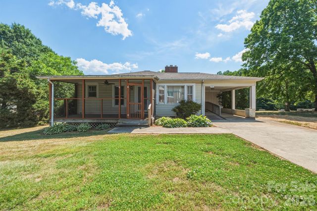 2308 11th Avenue NE, Hickory, NC 28601