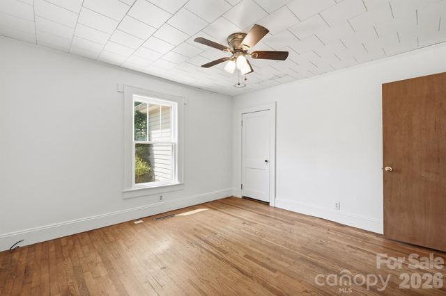 2308 11th Avenue NE, Hickory, NC 28601
