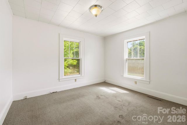 2308 11th Avenue NE, Hickory, NC 28601
