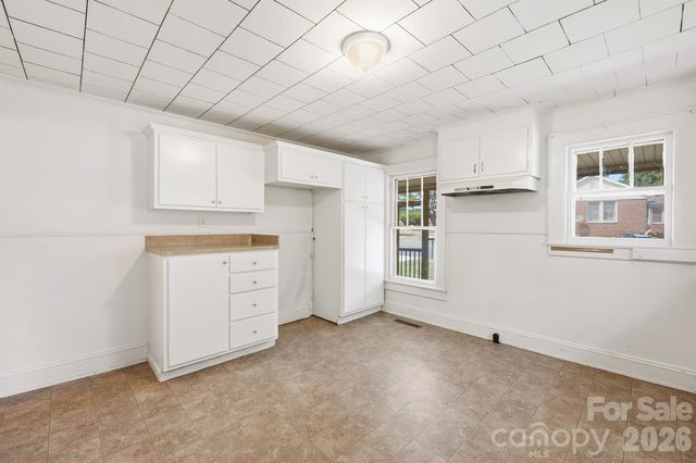 2308 11th Avenue NE, Hickory, NC 28601