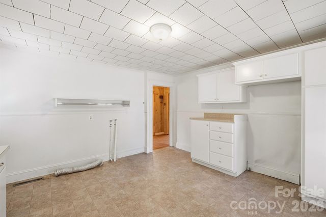 2308 11th Avenue NE, Hickory, NC 28601