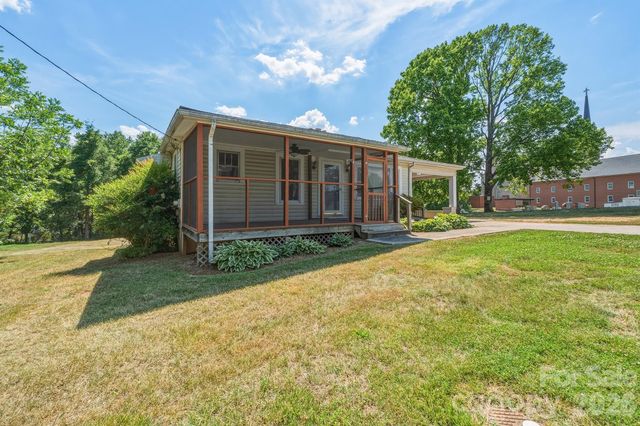 2308 11th Avenue NE, Hickory, NC 28601