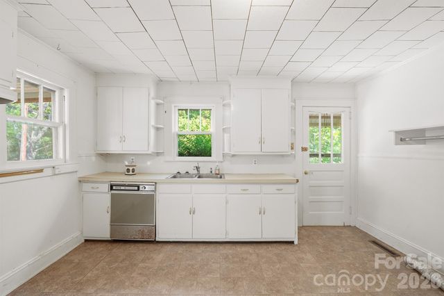2308 11th Avenue NE, Hickory, NC 28601