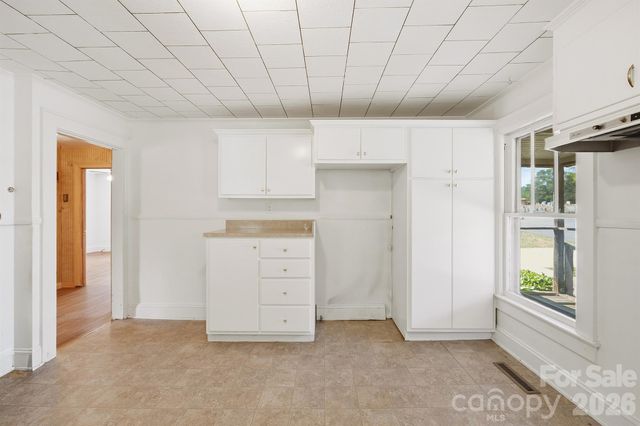 2308 11th Avenue NE, Hickory, NC 28601