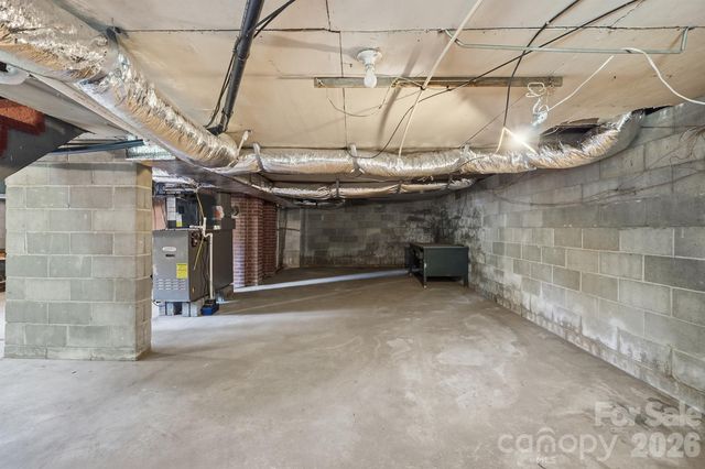 2308 11th Avenue NE, Hickory, NC 28601