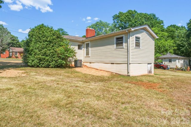 2308 11th Avenue NE, Hickory, NC 28601
