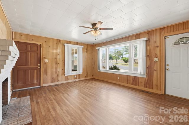 2308 11th Avenue NE, Hickory, NC 28601