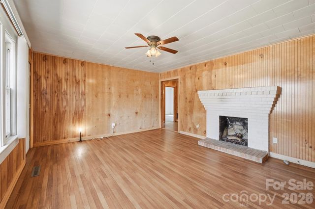 2308 11th Avenue NE, Hickory, NC 28601