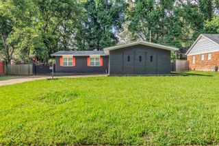 2048 GROVEHAVEN DR, Memphis, TN 38116