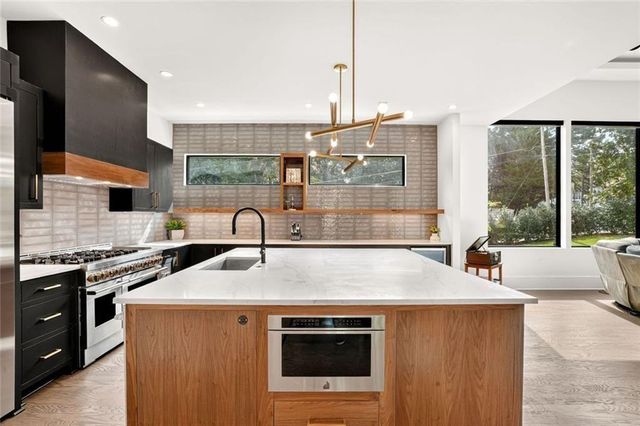 1192 Bernadette Lane NE, Atlanta, GA 30329