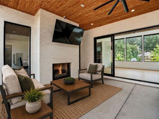 1192 Bernadette Lane NE, Atlanta, GA 30329
