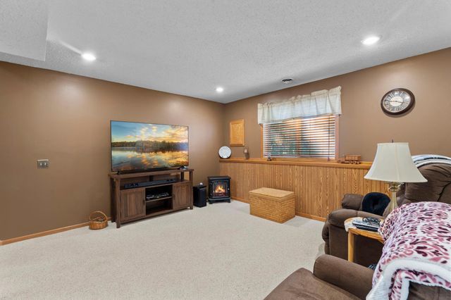 1070 Pine Street, Farmington, MN 55024