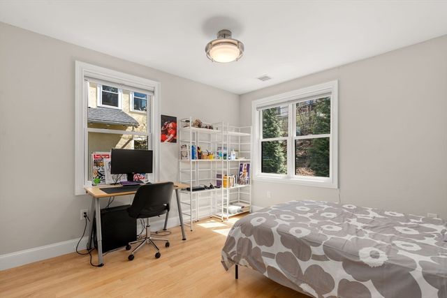 90 Columbia U90, Brookline, MA 02446
