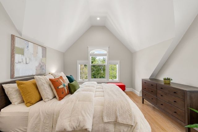 90 Columbia U90, Brookline, MA 02446