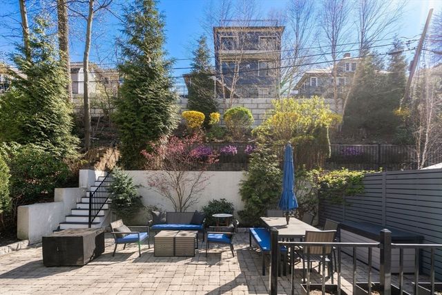 90 Columbia U90, Brookline, MA 02446