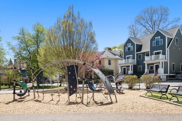 90 Columbia U90, Brookline, MA 02446